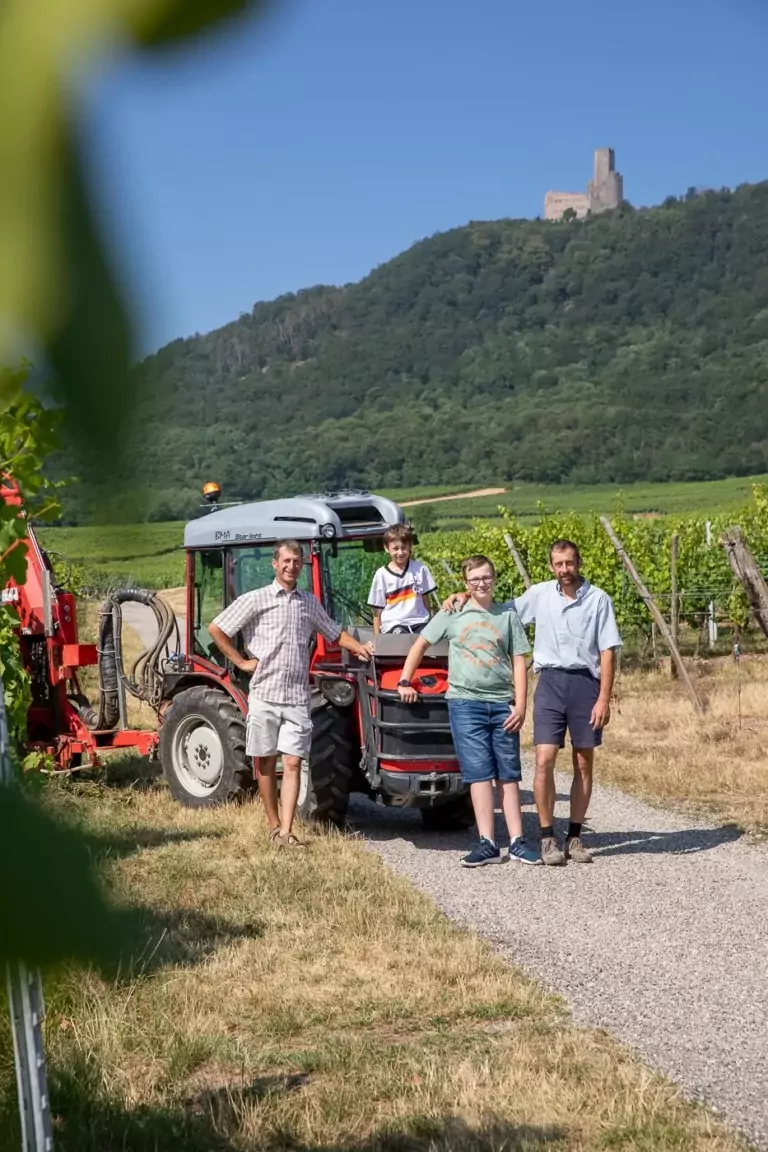 La famille Ruhlmann devant le château de l'Ortenbourg